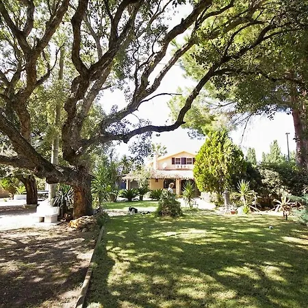 Sporting With Tennis Court, Swimming Pool, Football Field Near The Beaches 빌라
