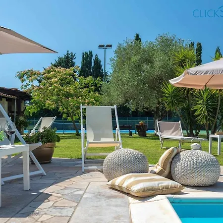 Sporting With Tennis Court, Swimming Pool, Football Field Near The Beaches فيلة *