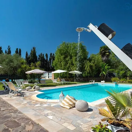 Sporting With Tennis Court, Swimming Pool, Football Field Near The Beaches * 알게로