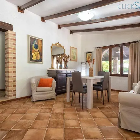 Sporting With Tennis Court, Swimming Pool, Football Field Near The Beaches Βίλα *