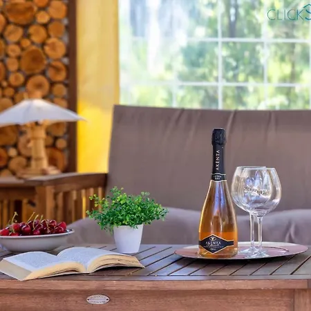 Sporting With Tennis Court, Swimming Pool, Football Field Near The Beaches Βίλα