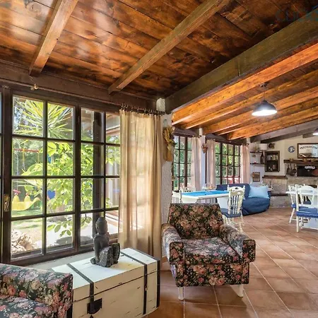 Sporting With Tennis Court, Swimming Pool, Football Field Near The Beaches * Αλγκέρο