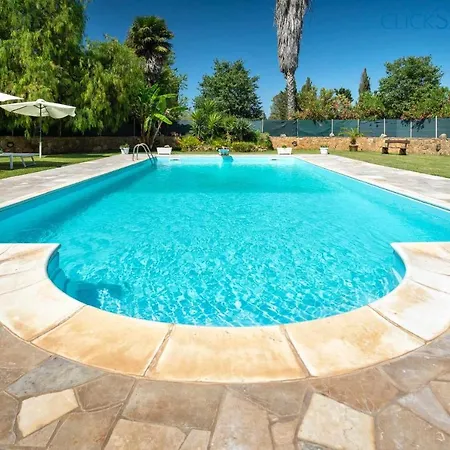 Sporting With Tennis Court, Swimming Pool, Football Field Near The Beaches 빌라