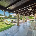 Sporting With Tennis Court, Swimming Pool, Football Field Near The Beaches 别墅