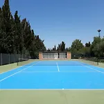 Sporting With Tennis Court, Swimming Pool, Football Field Near The Beaches 阿尔盖罗