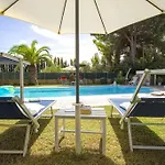 Sporting With Tennis Court, Swimming Pool, Football Field Near The Beaches 别墅