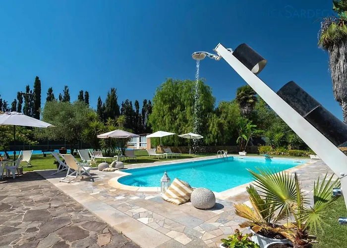 Sporting With Tennis Court, Swimming Pool, Football Field Near The Beaches * アルゲーロ