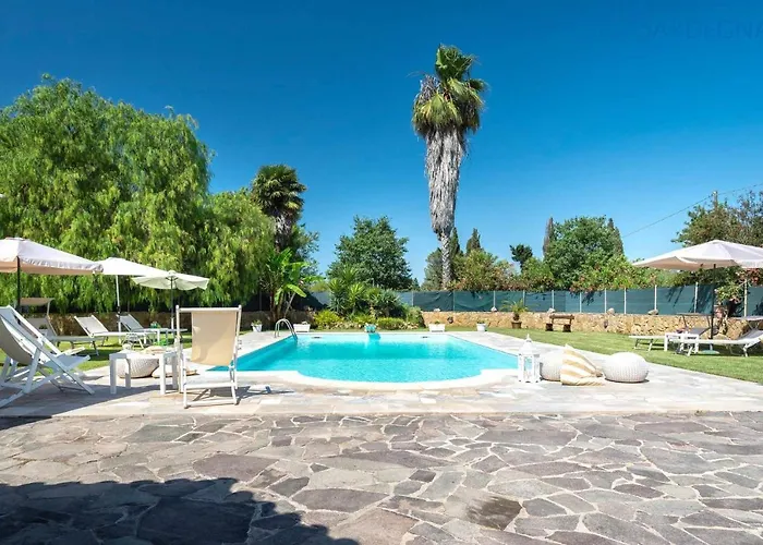 Sporting With Tennis Court, Swimming Pool, Football Field Near The Beaches アルゲーロ