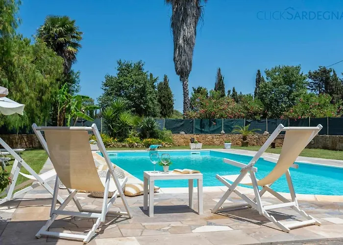 ヴィラ Sporting With Tennis Court, Swimming Pool, Football Field Near The Beaches アルゲーロ