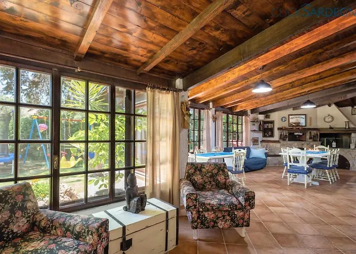 Sporting With Tennis Court, Swimming Pool, Football Field Near The Beaches * アルゲーロ