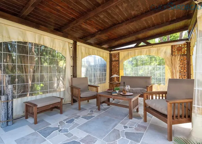 Sporting With Tennis Court, Swimming Pool, Football Field Near The Beaches ヴィラ アルゲーロ